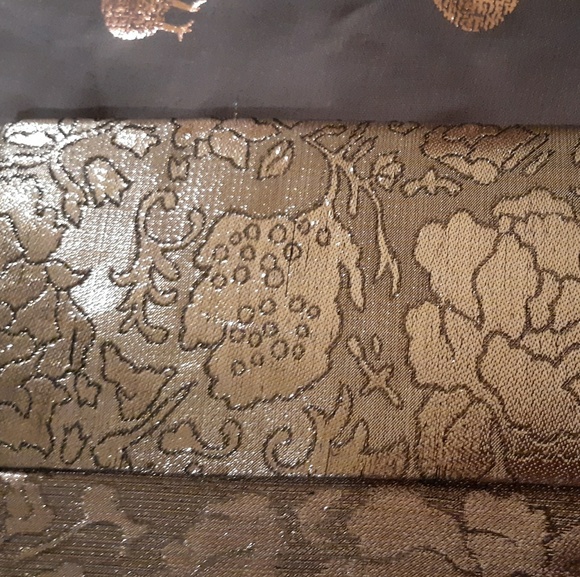Vintage Gold Floral Clutch - Picture 3 of 3